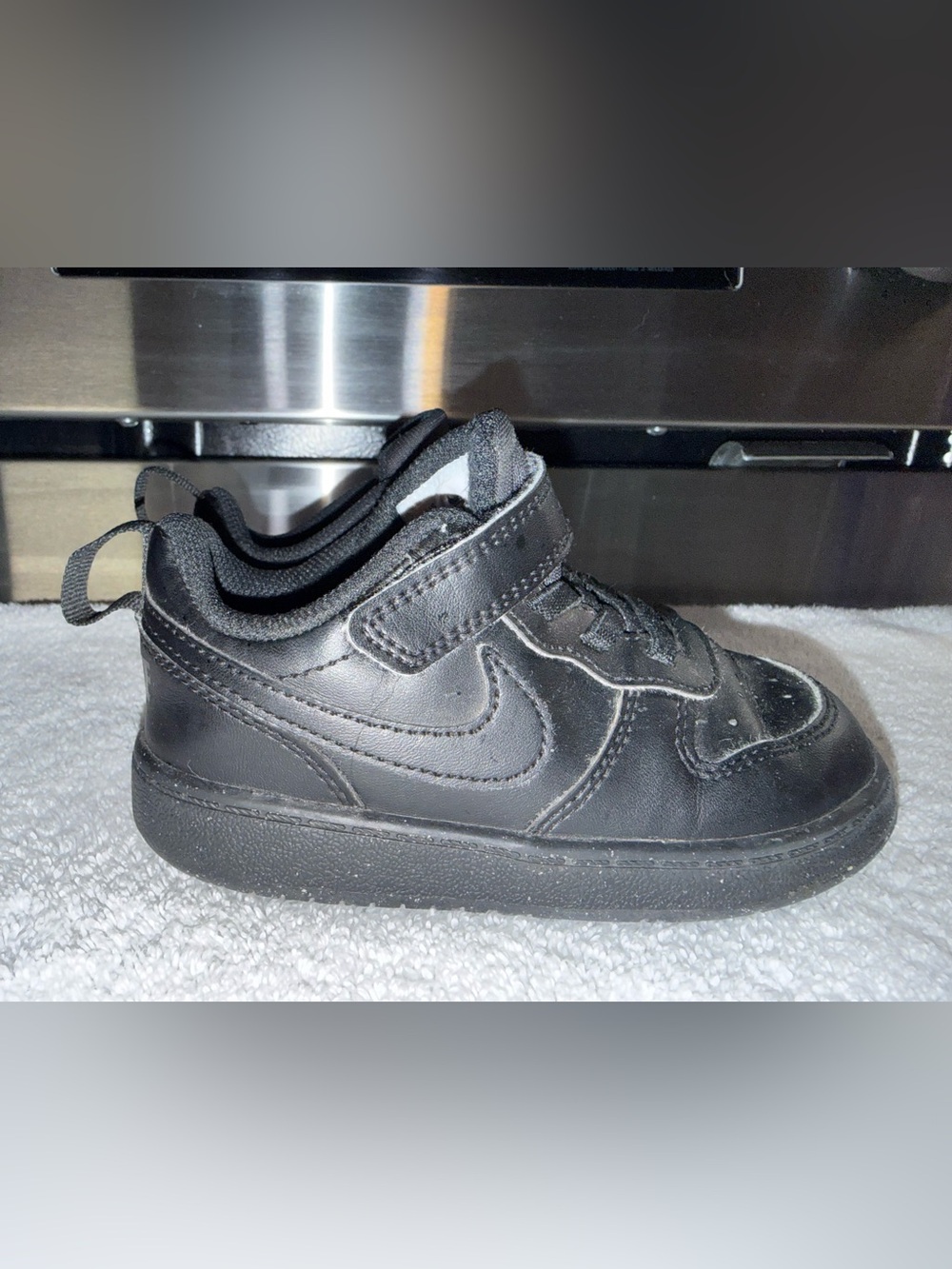Nike Kids Black Leather Air Force‎ 1’s Sneaker with Hook-and-Loop Strap Size 8C